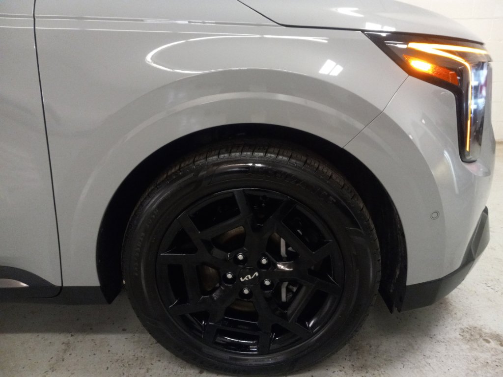 Used 2025 Kia Carnival SX image 3