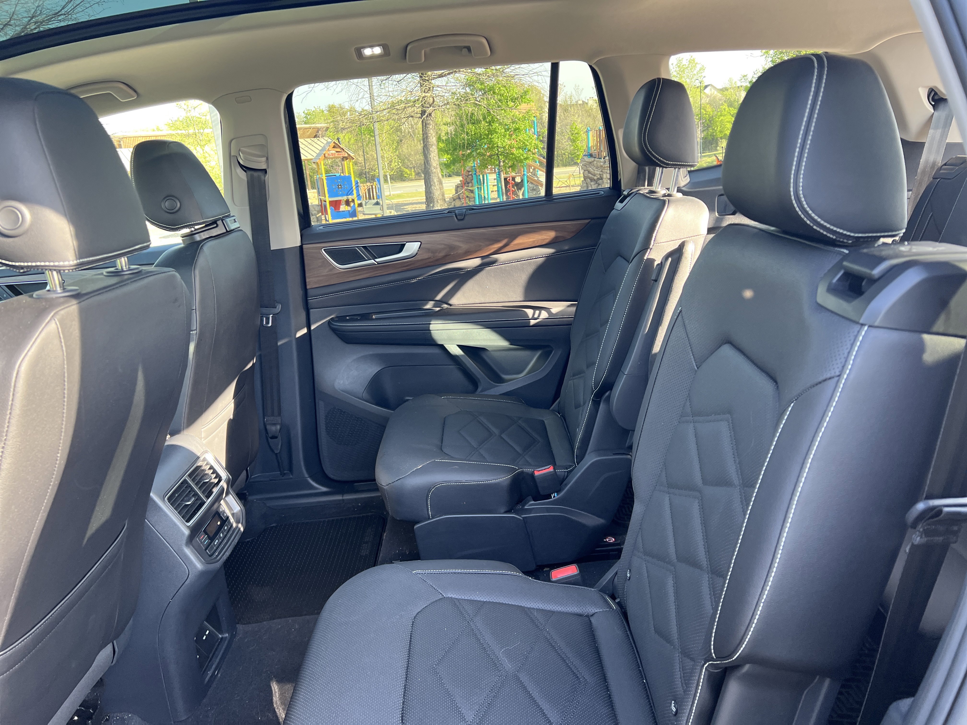 Certified 2025 Volkswagen Atlas SE w/ Panoramic Sunroof Package FWD image 30