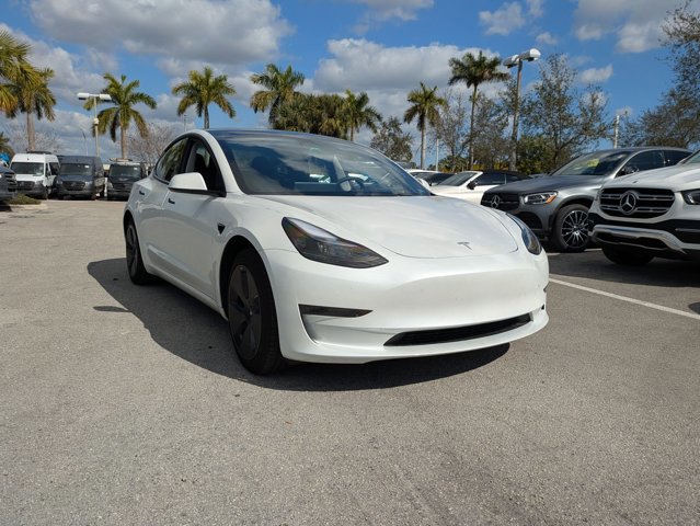 Used 2023 Tesla Model 3 Standard Range image 3