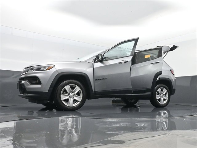 Used 2022 Jeep Compass Latitude w/ Sun and Sound Group image 32