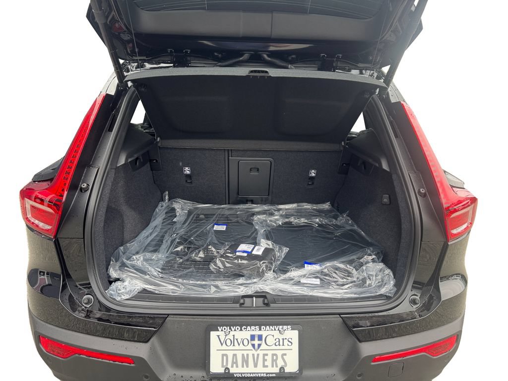 New 2026 Volvo XC40 B5 Plus w/ Protection Package Premier AWD/4WD image 5