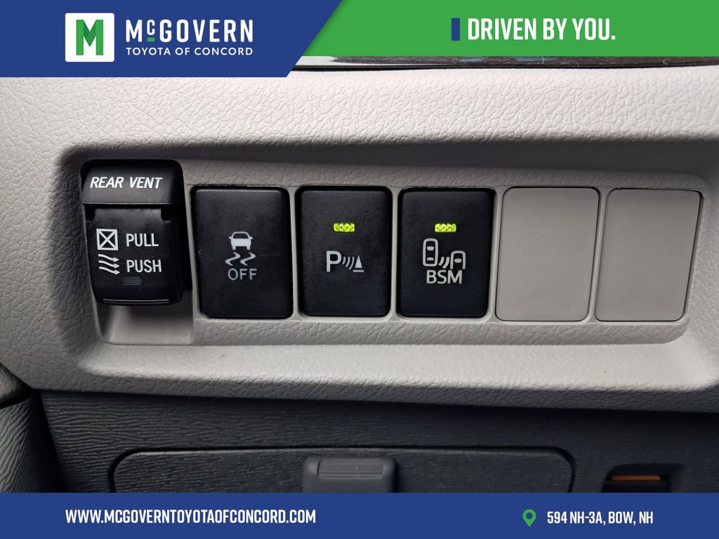 Used 2015 Toyota Sienna XLE w/ XLE Navigation Package FWD image 22