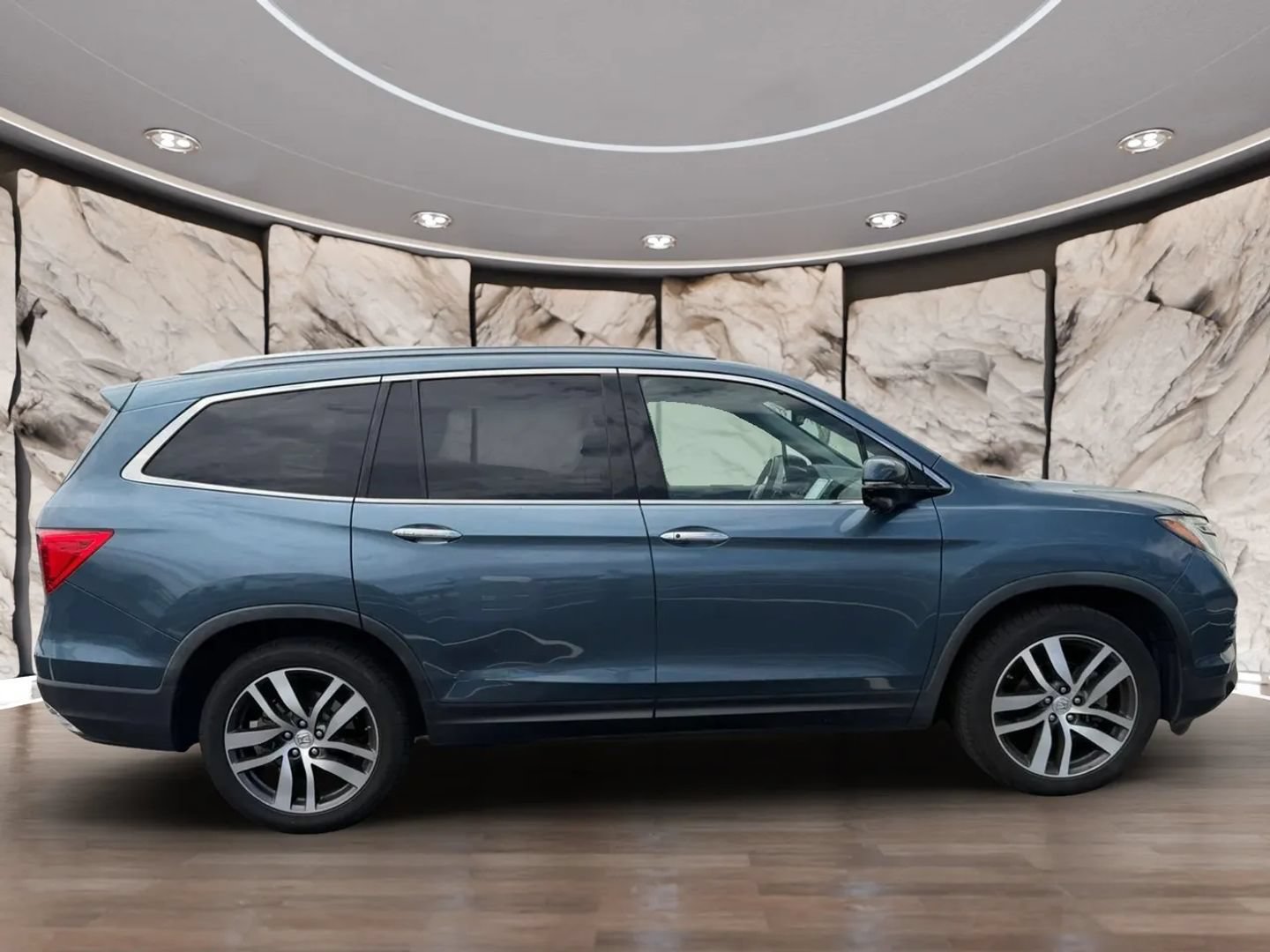 Used 2017 Honda Pilot Touring image 4