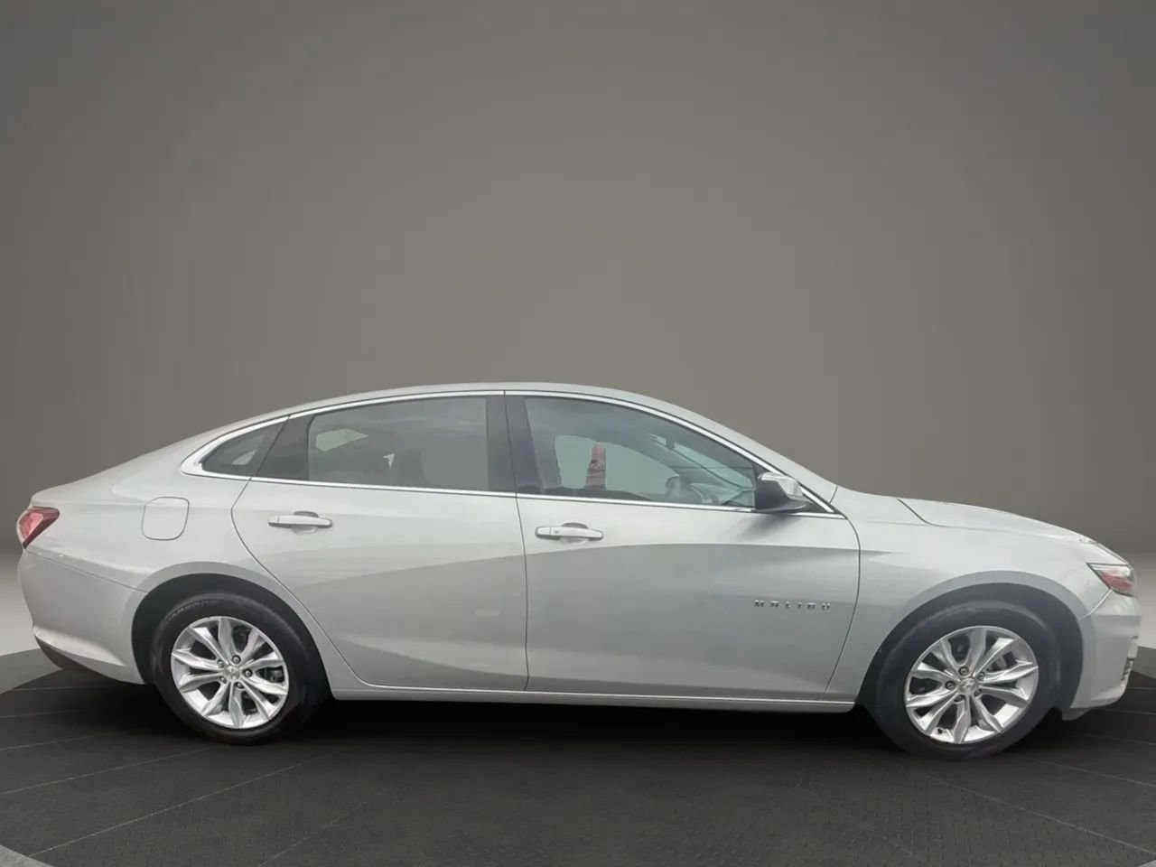 Used 2022 Chevrolet Malibu LT image 4