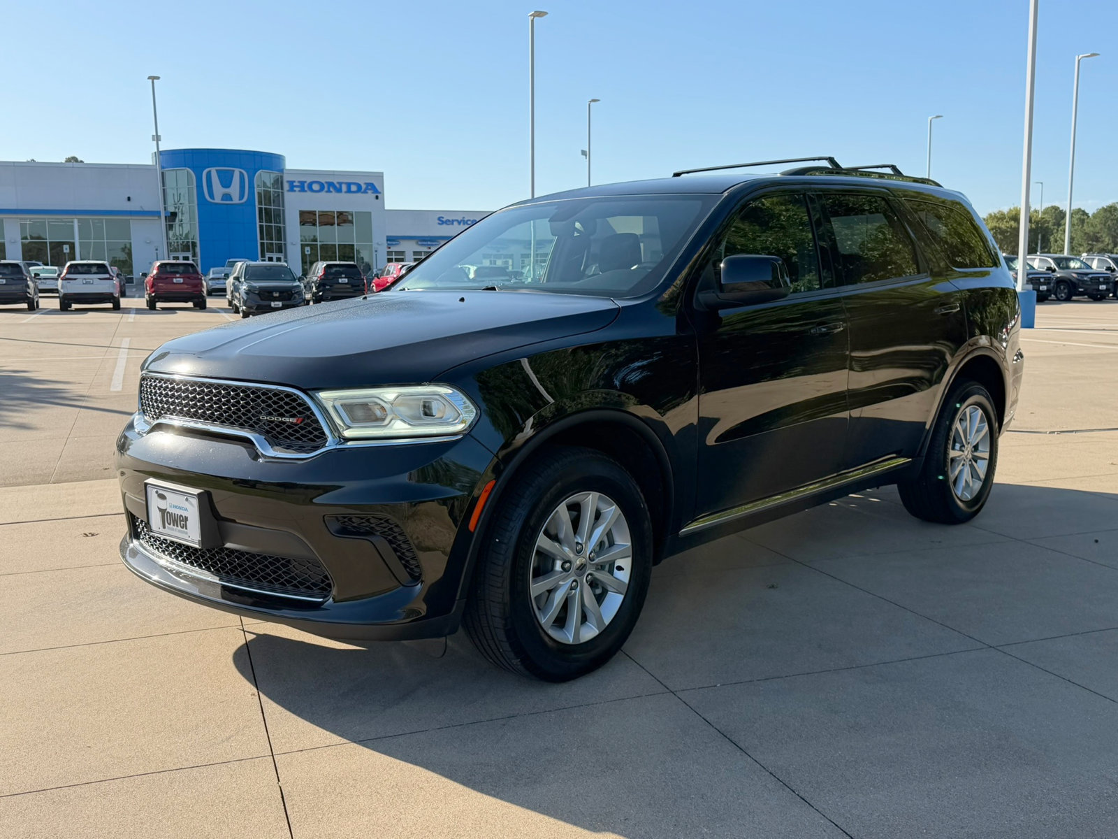 Used 2023 Dodge Durango SXT AWD/4WD image 3