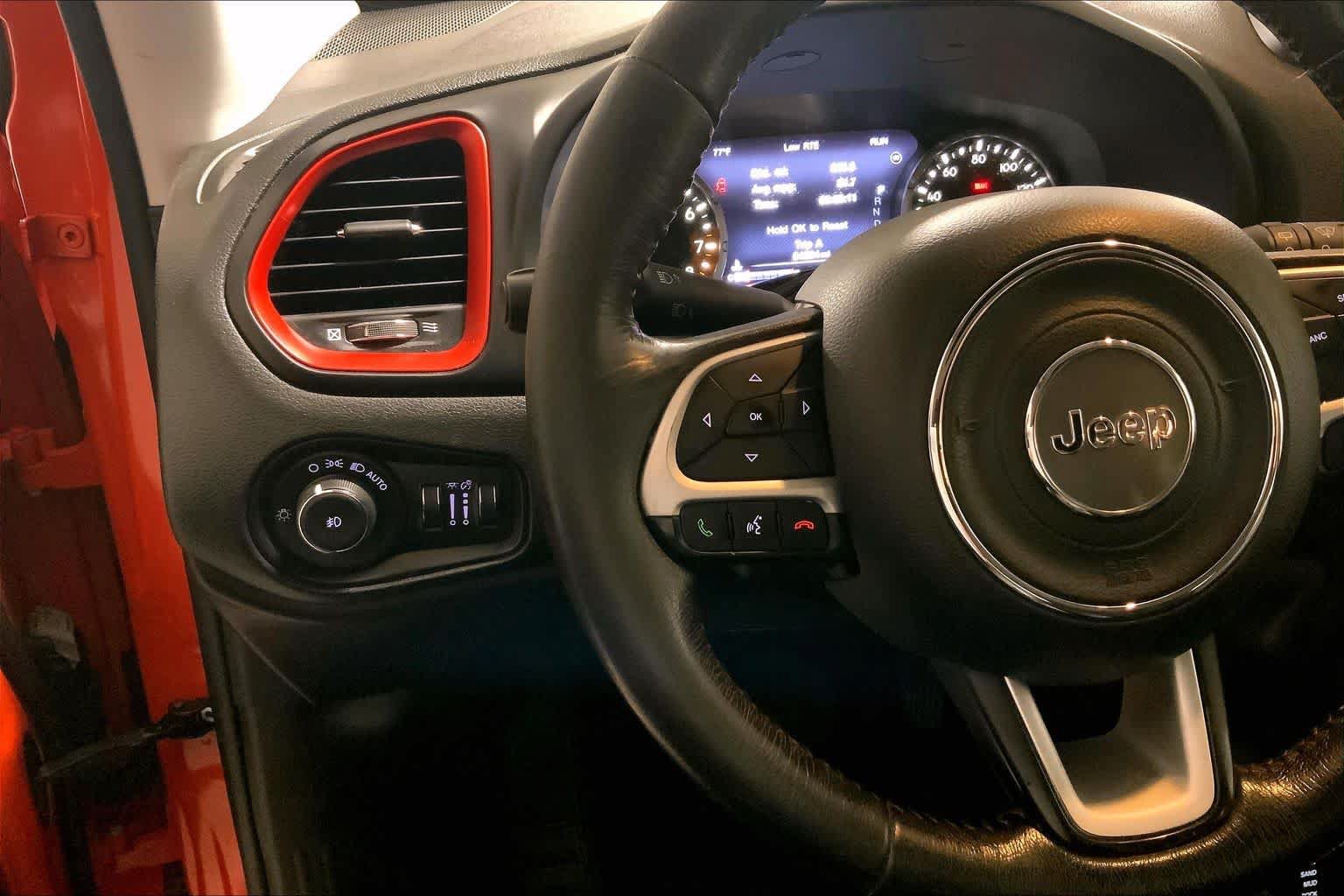 Used 2016 Jeep Renegade Trailhawk w/ Premium Trailhawk Package AWD/4WD image 22