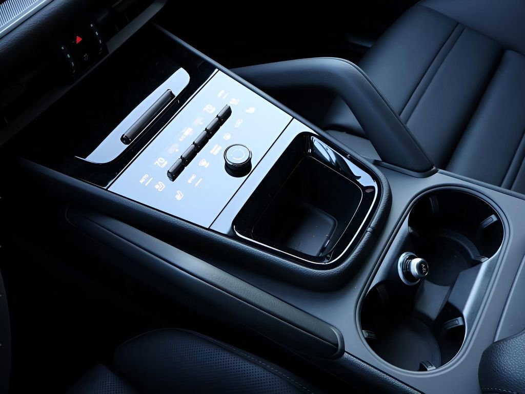 New 2026 Porsche Cayenne E-Hybrid Coupe AWD/4WD image 20