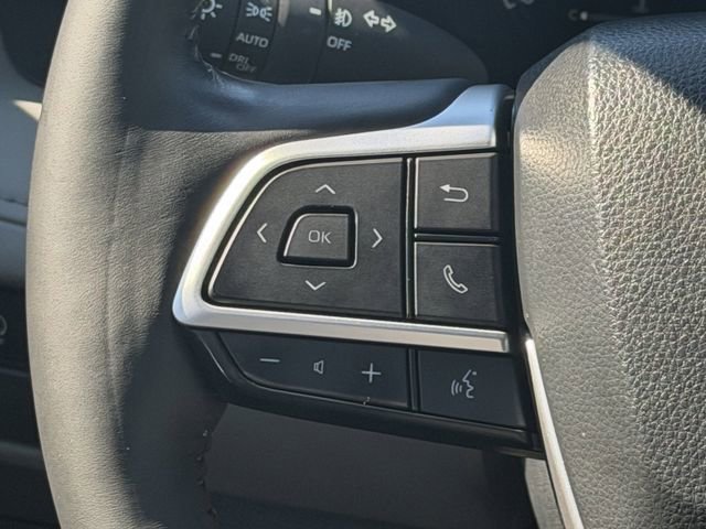 Used 2023 Toyota Highlander Limited FWD image 12