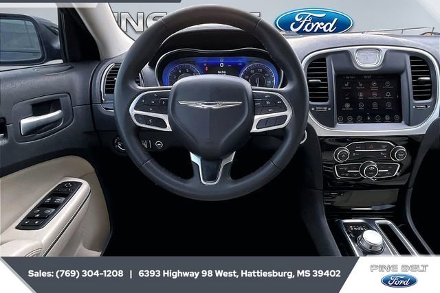 Used 2023 Chrysler 300 Touring L image 5