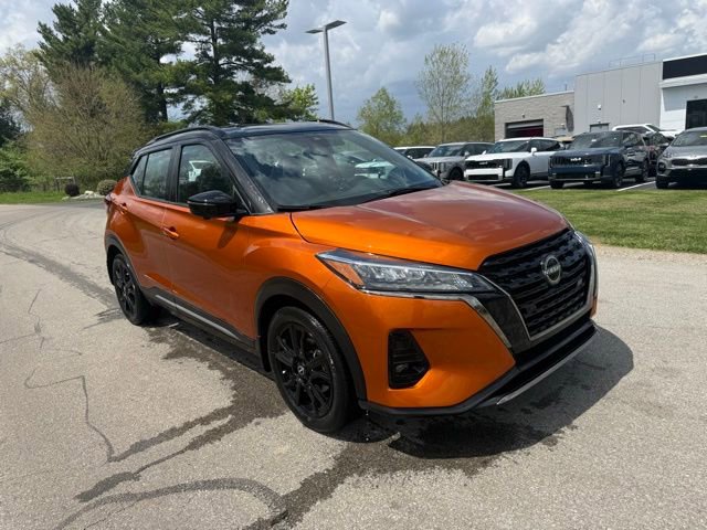 Used 2023 Nissan Kicks SR w/ SR Premium Package FWD image 4