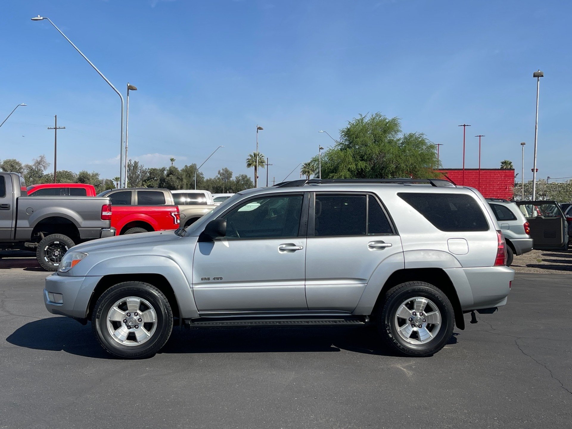 Used 2004 Toyota 4Runner SR5 AWD/4WD image 2