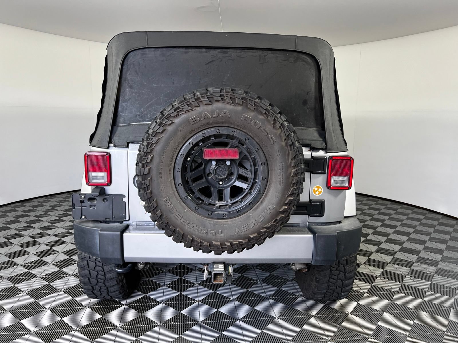 Used 2018 Jeep Wrangler Unlimited Sahara AWD/4WD image 6