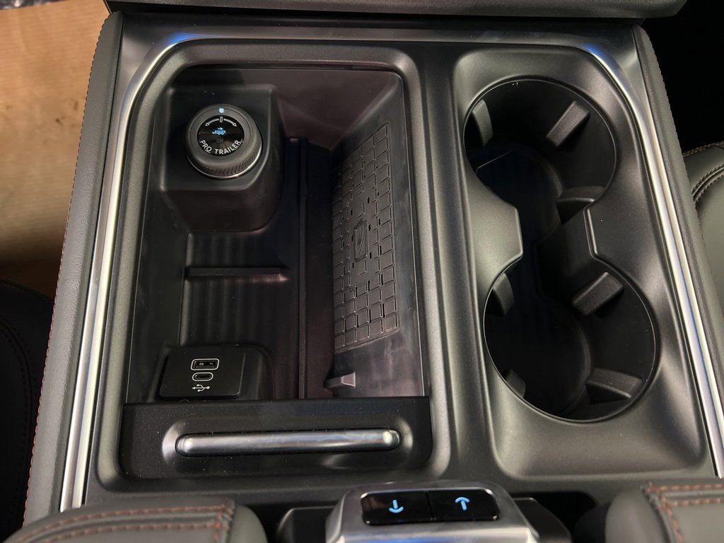 New 2025 Ford Expedition Active image 14