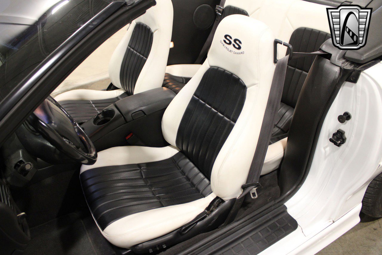 Used 2001 Chevrolet Camaro Z28 w/ SS Performance/Appearance Pkg image 27