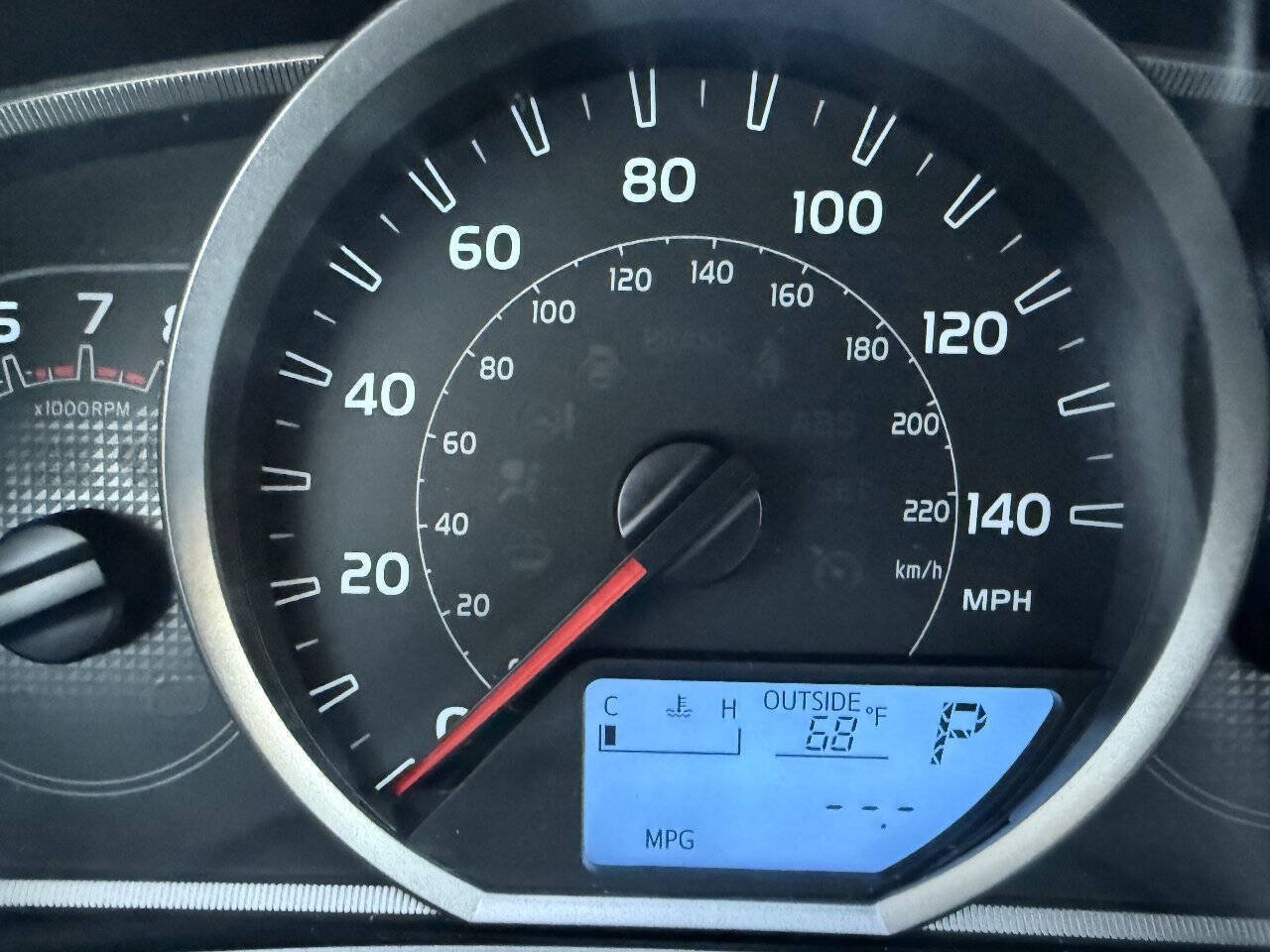 Used 2014 Toyota RAV4 LE AWD/4WD image 23