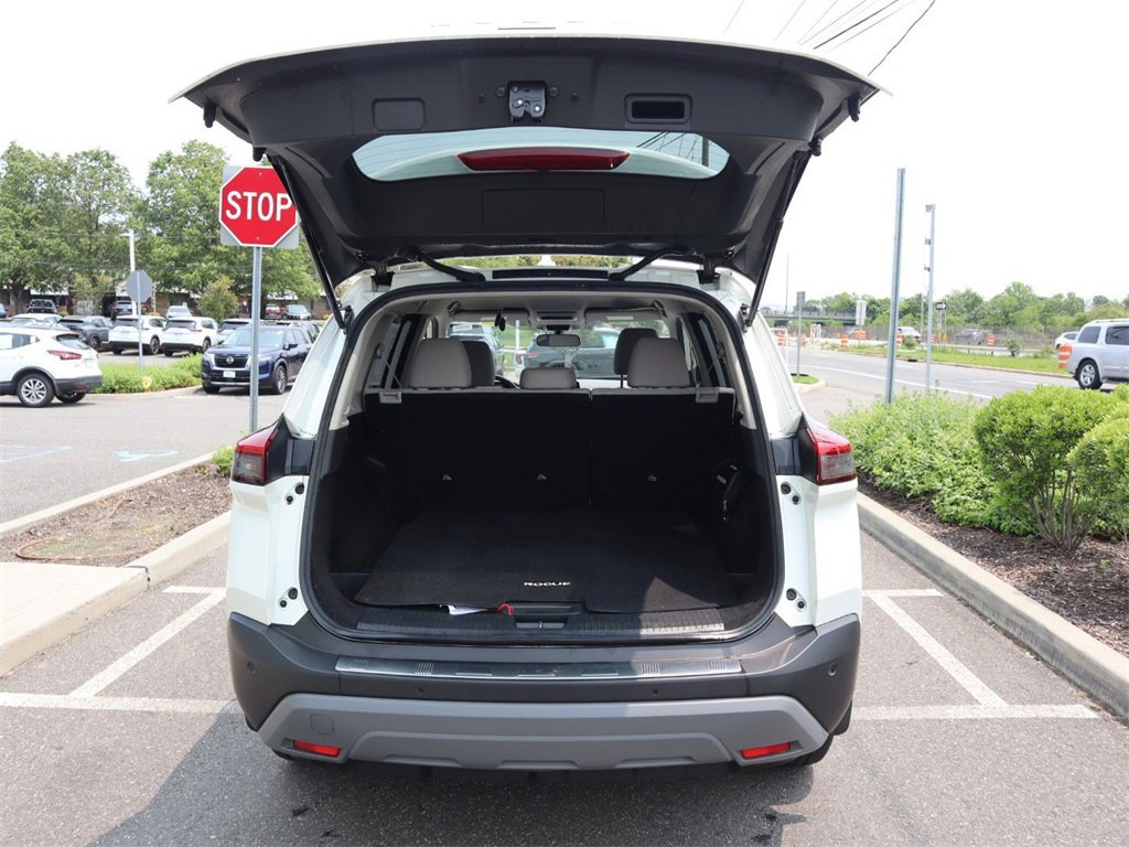 Certified 2022 Nissan Rogue SV image 27