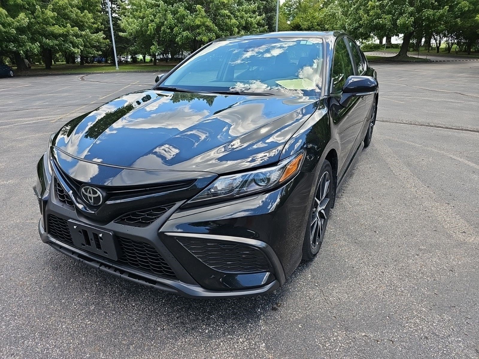 Used 2024 Toyota Camry SE FWD image 2