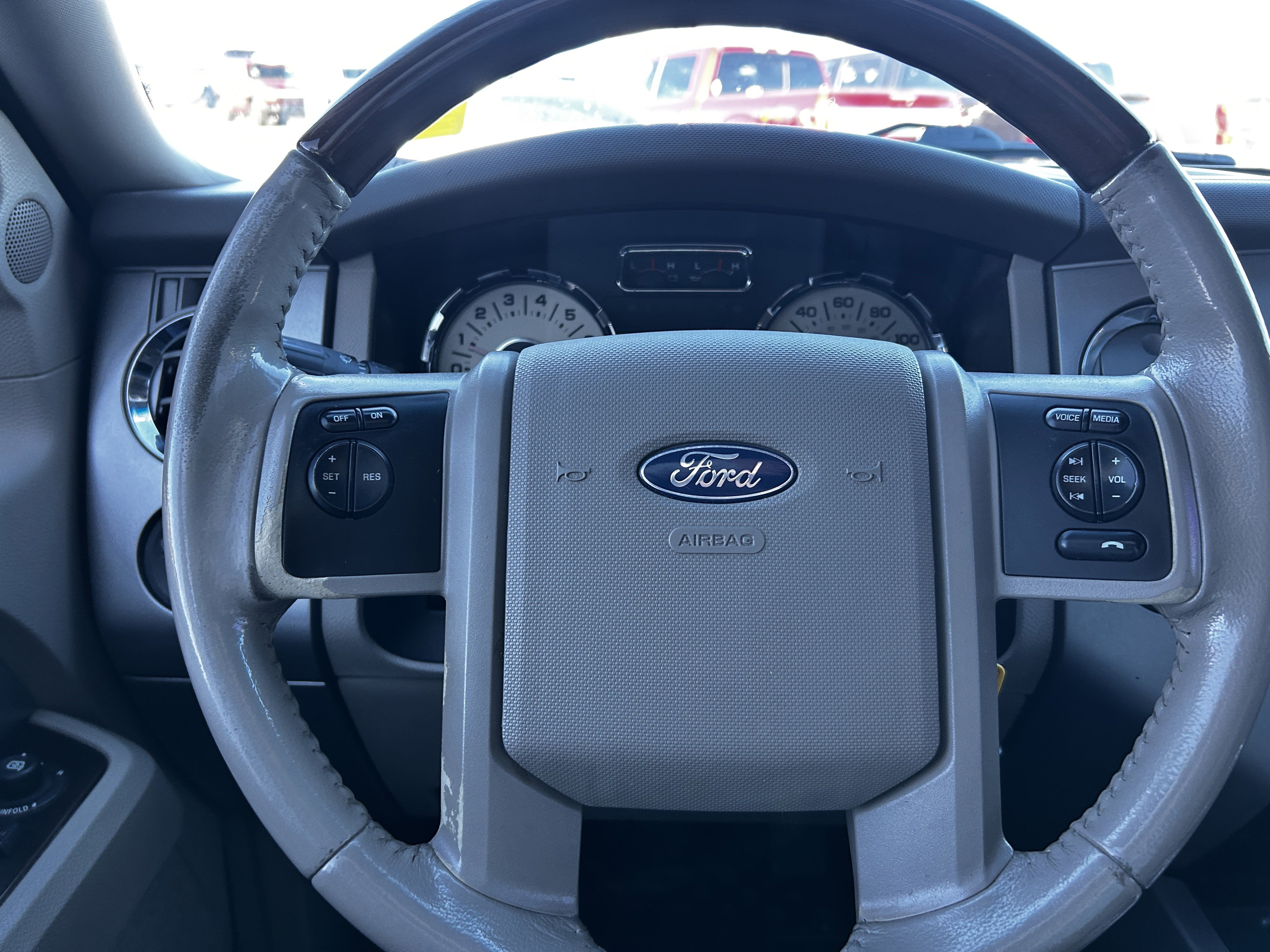 Used 2010 Ford Expedition Limited image 17