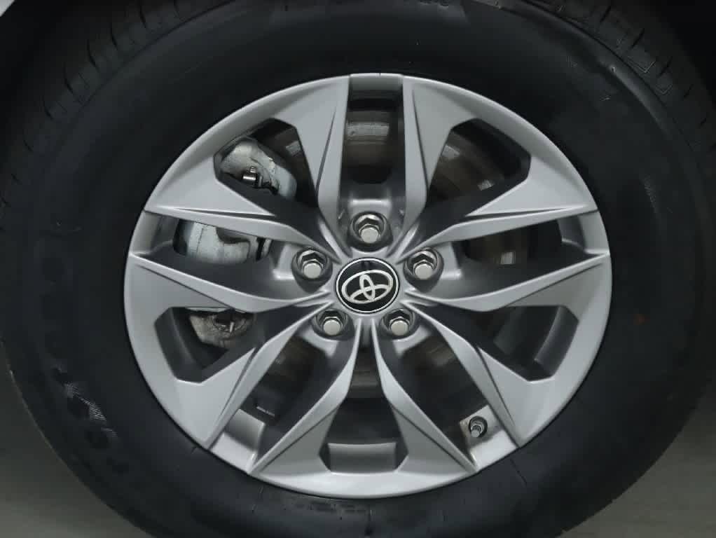 Used 2025 Toyota Sienna LE FWD image 34
