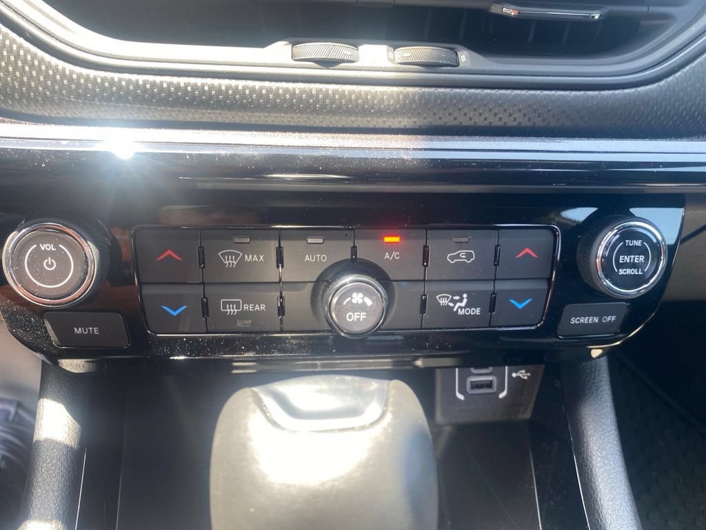 Used 2023 Jeep Compass Latitude w/ Sun and Sound Group AWD/4WD image 11