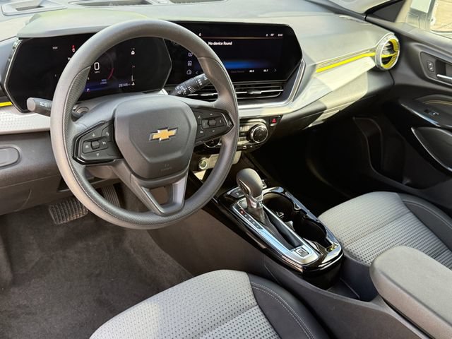 Used 2025 Chevrolet Trax LT FWD image 11