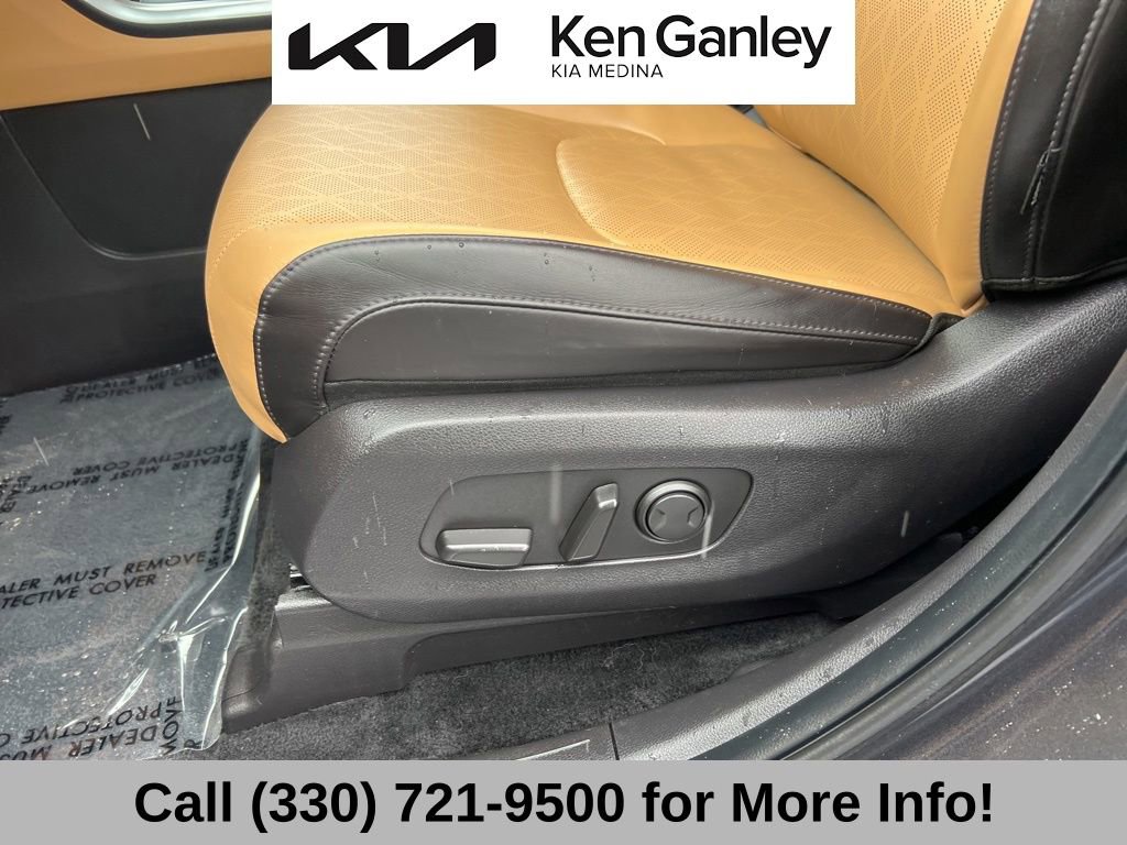Used 2024 Kia Carnival LX FWD image 29