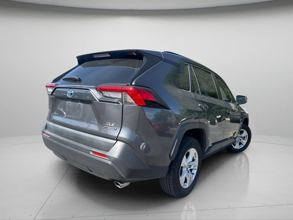 Used 2021 Toyota RAV4 XLE AWD/4WD image 5