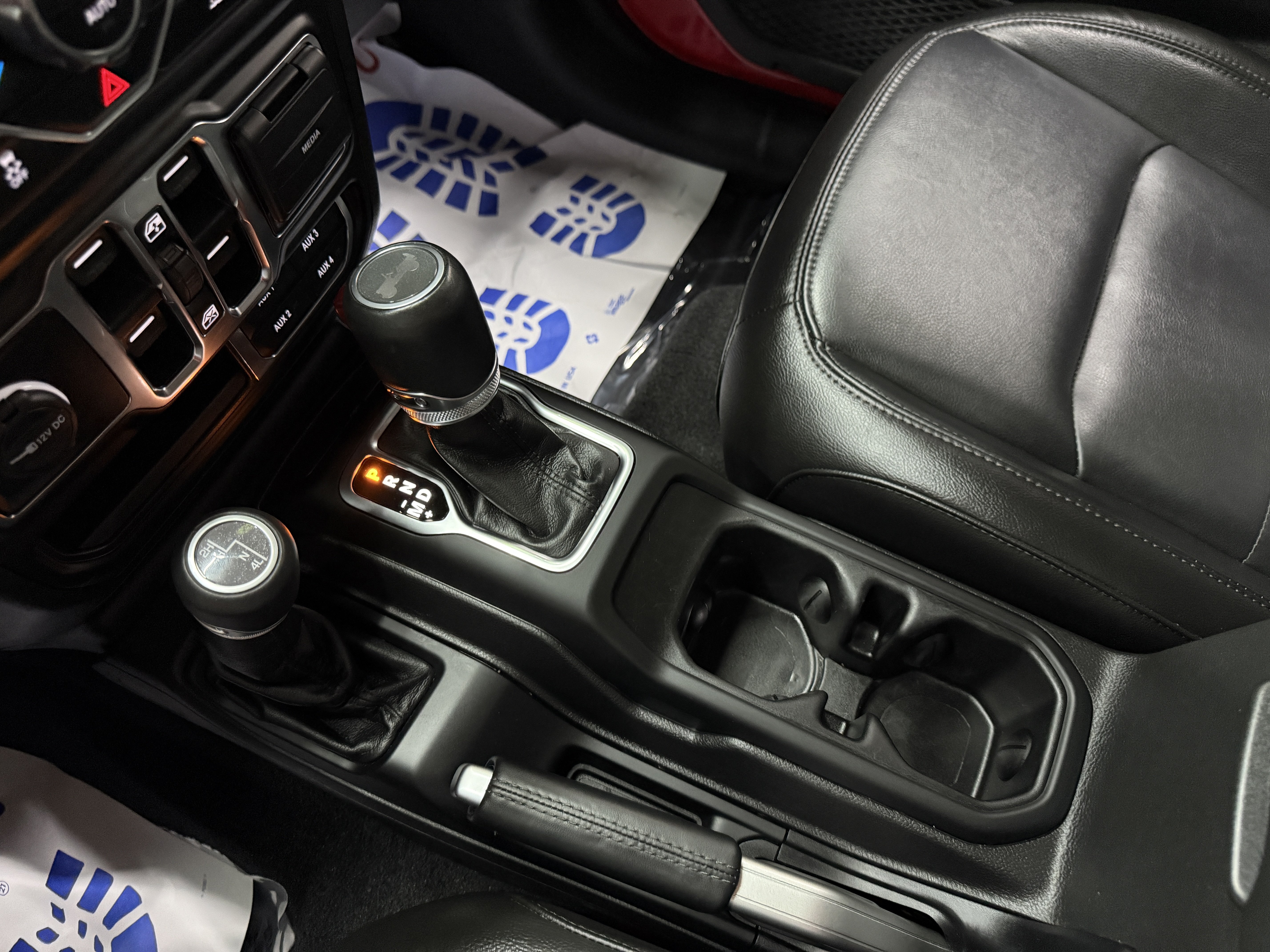 Used 2022 Jeep Wrangler Unlimited Sahara w/ Altitude AWD/4WD image 18