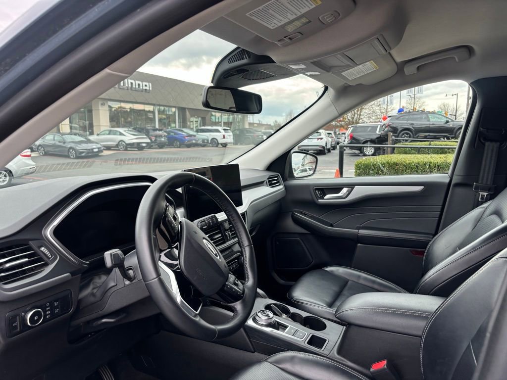 Used 2024 Ford Escape Platinum image 5