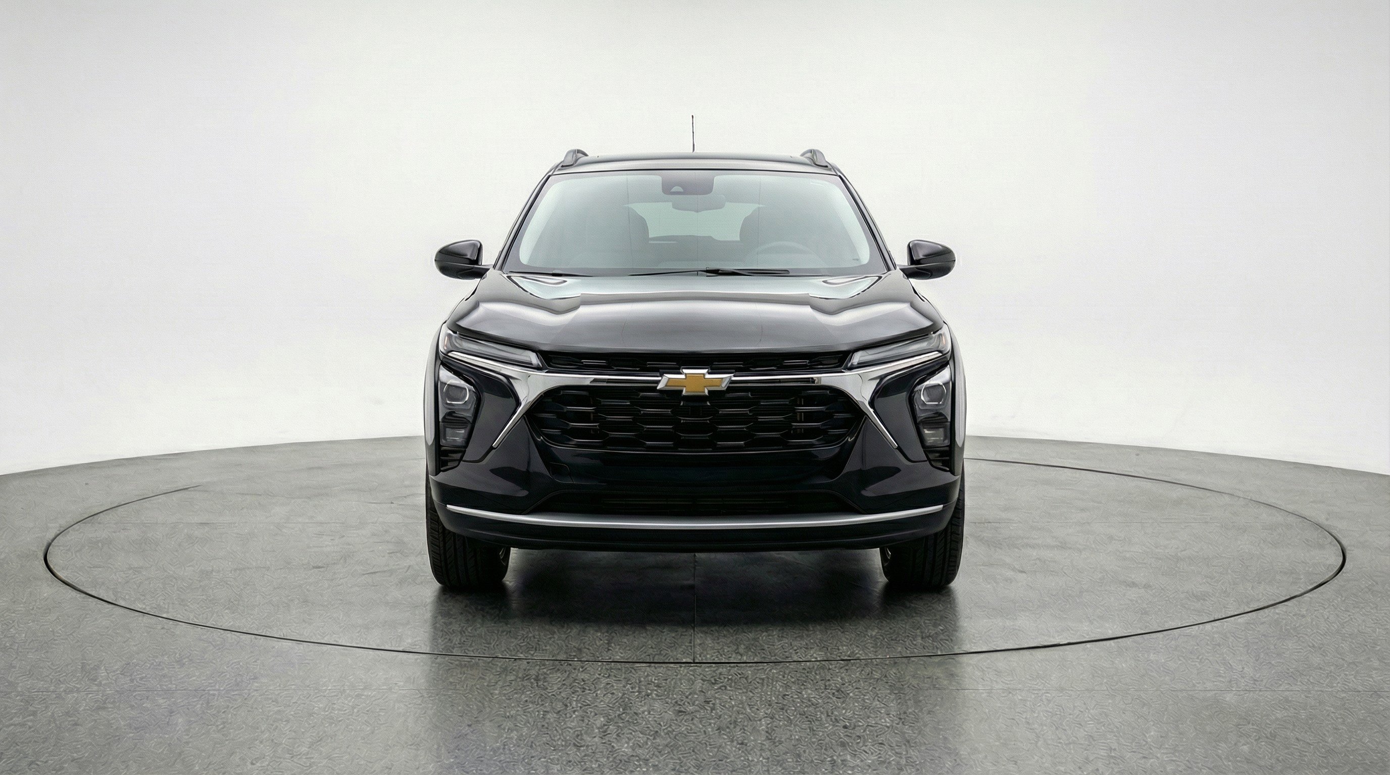 Used 2025 Chevrolet Trax LT FWD image 2