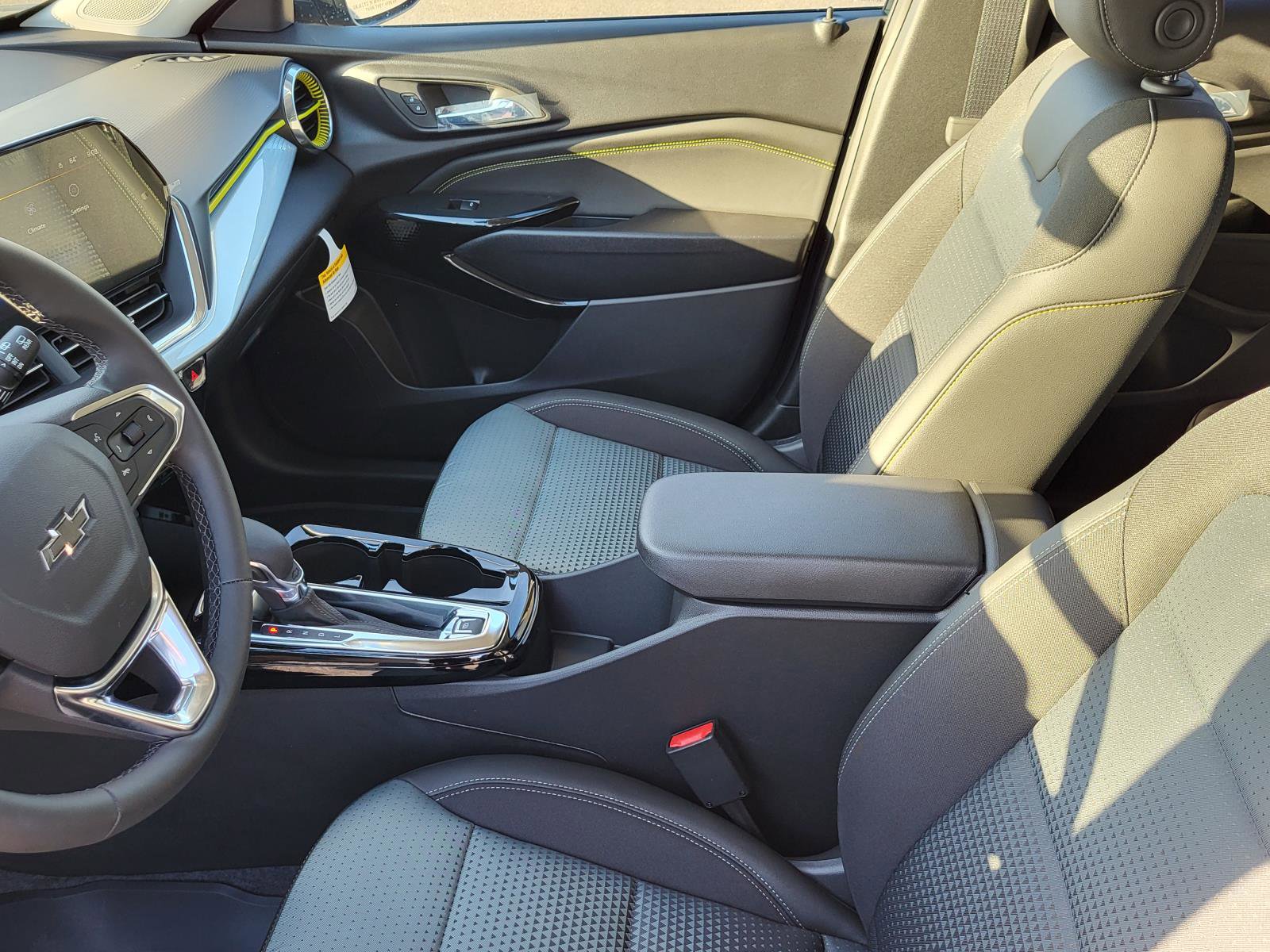 New 2026 Chevrolet Trax LT w/ Midnight Edition FWD image 19