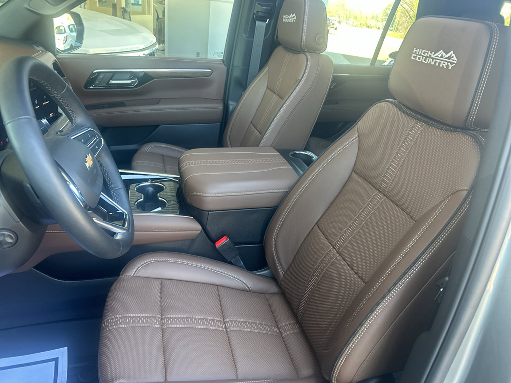 Used 2026 Chevrolet Tahoe High Country w/ Sun And Tow Package AWD/4WD image 12