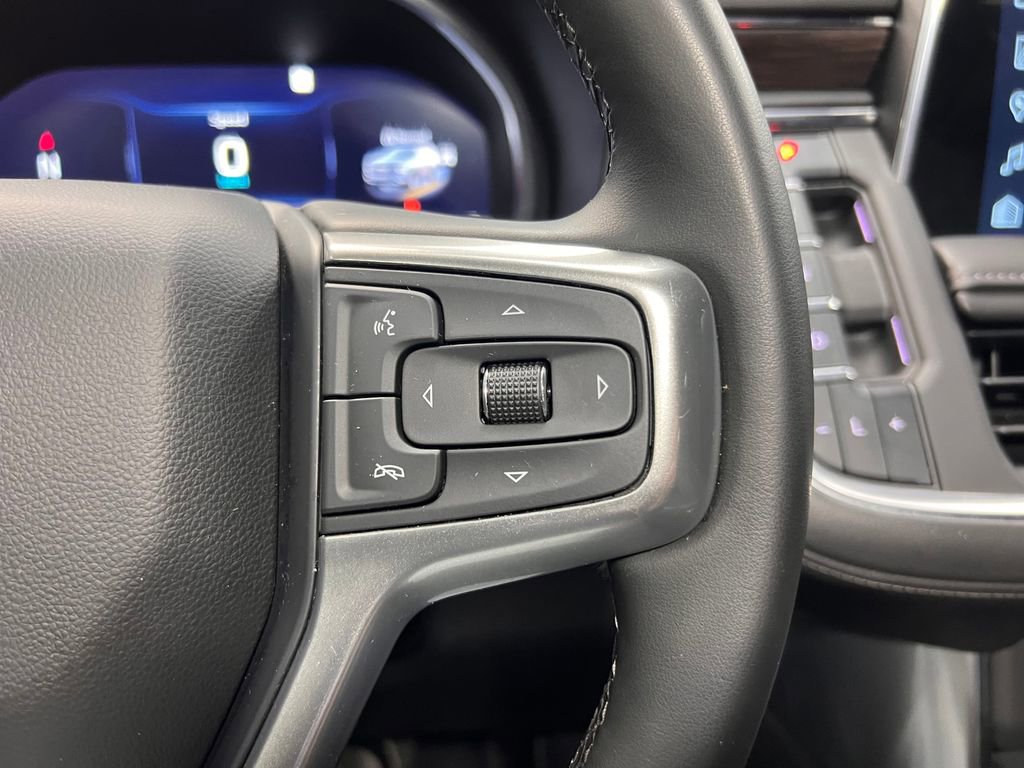 Used 2023 Chevrolet Suburban Z71 w/ Luxury Package AWD/4WD image 11