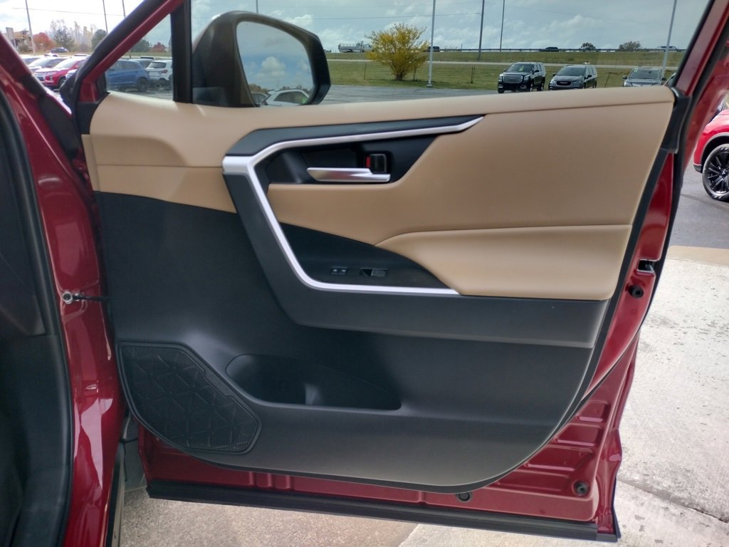 Used 2025 Toyota RAV4 XLE Premium image 25