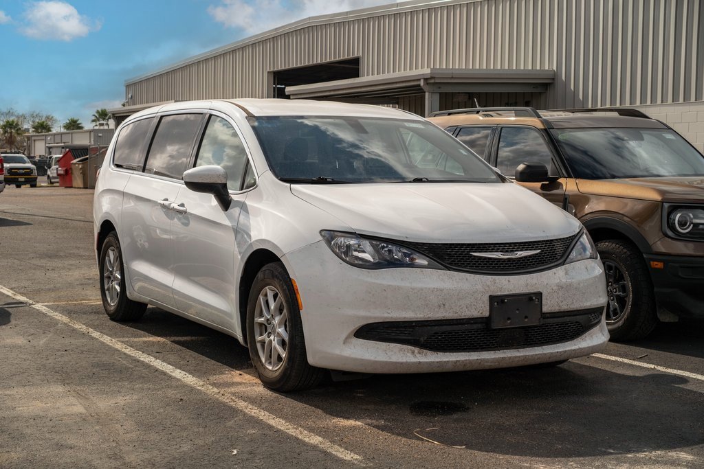 Used 2022 Chrysler Voyager LX image 1