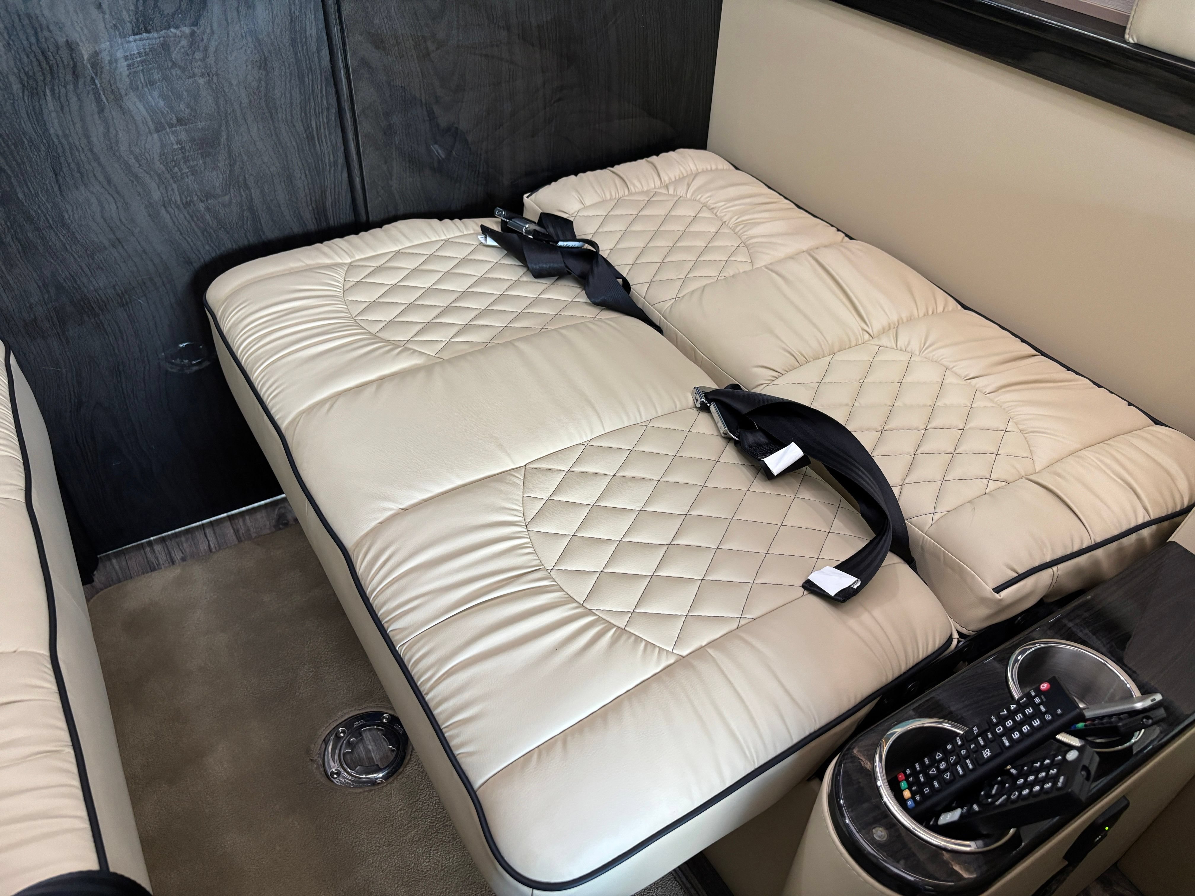 Used 2020 Mercedes-Benz Sprinter 2500 w/ Windows All Around Package image 45