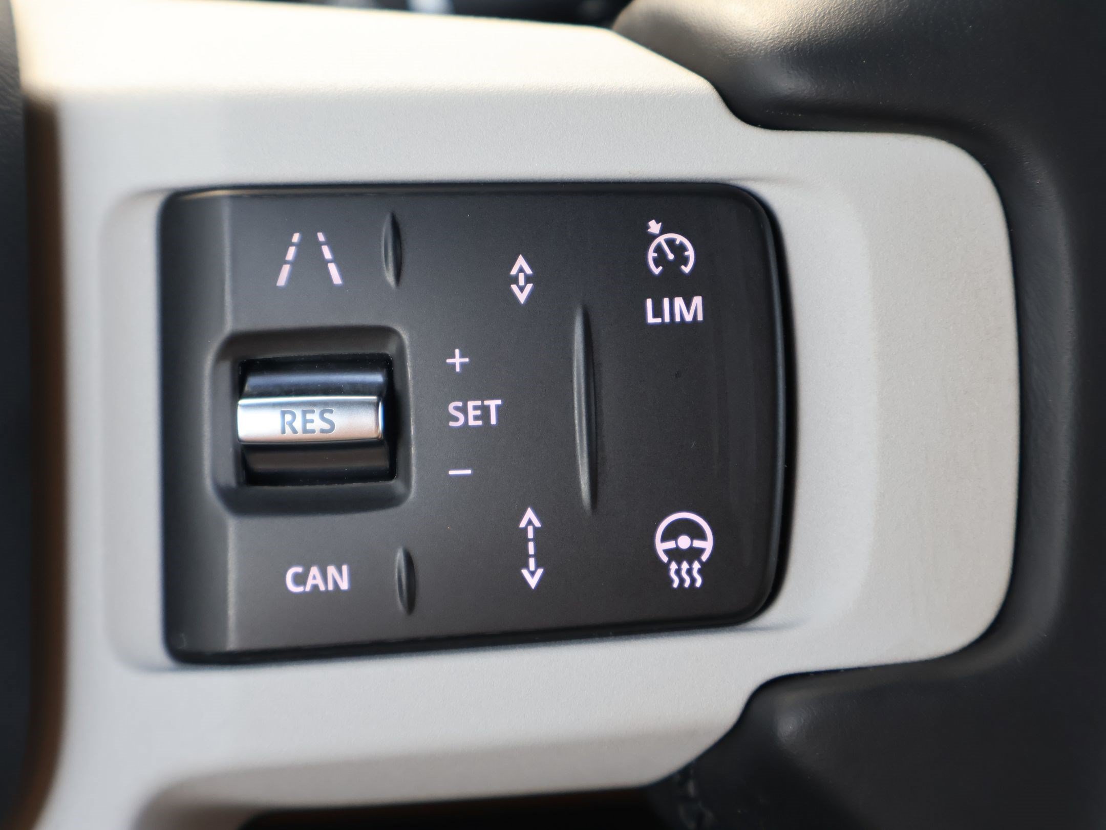 Certified 2025 Land Rover Defender 110 X-Dynamic SE AWD/4WD image 17