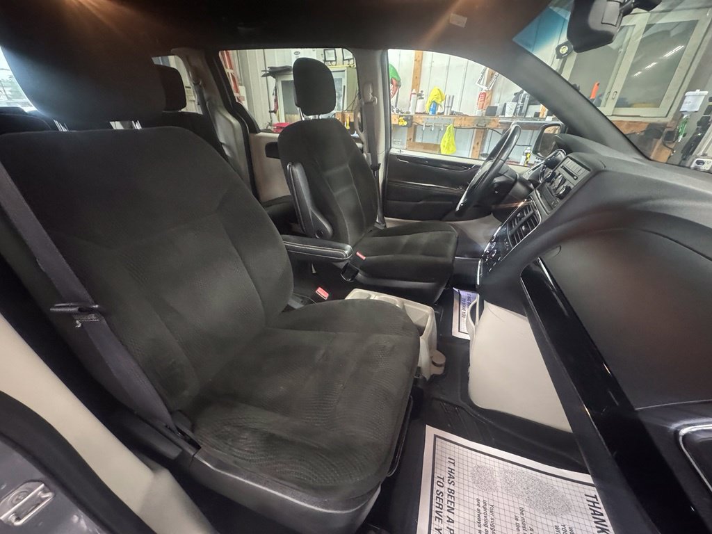 Used 2015 Dodge Grand Caravan SE FWD image 24