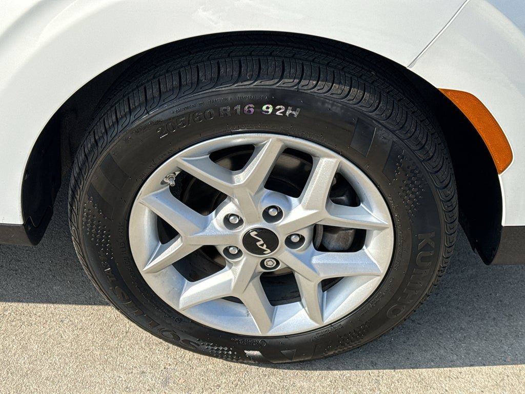 Used 2024 Kia Soul LX w/ Option Group 015 FWD image 28