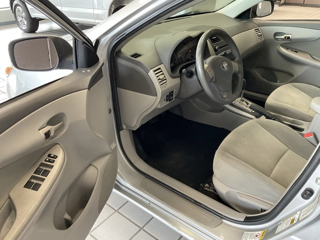 Used 2010 Toyota Corolla LE image 8