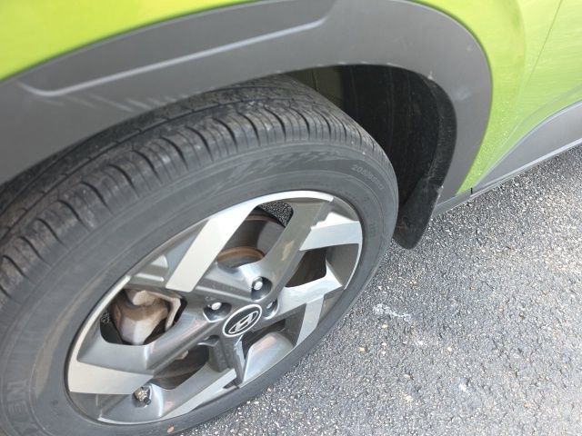 Used 2023 Hyundai Venue SEL image 9