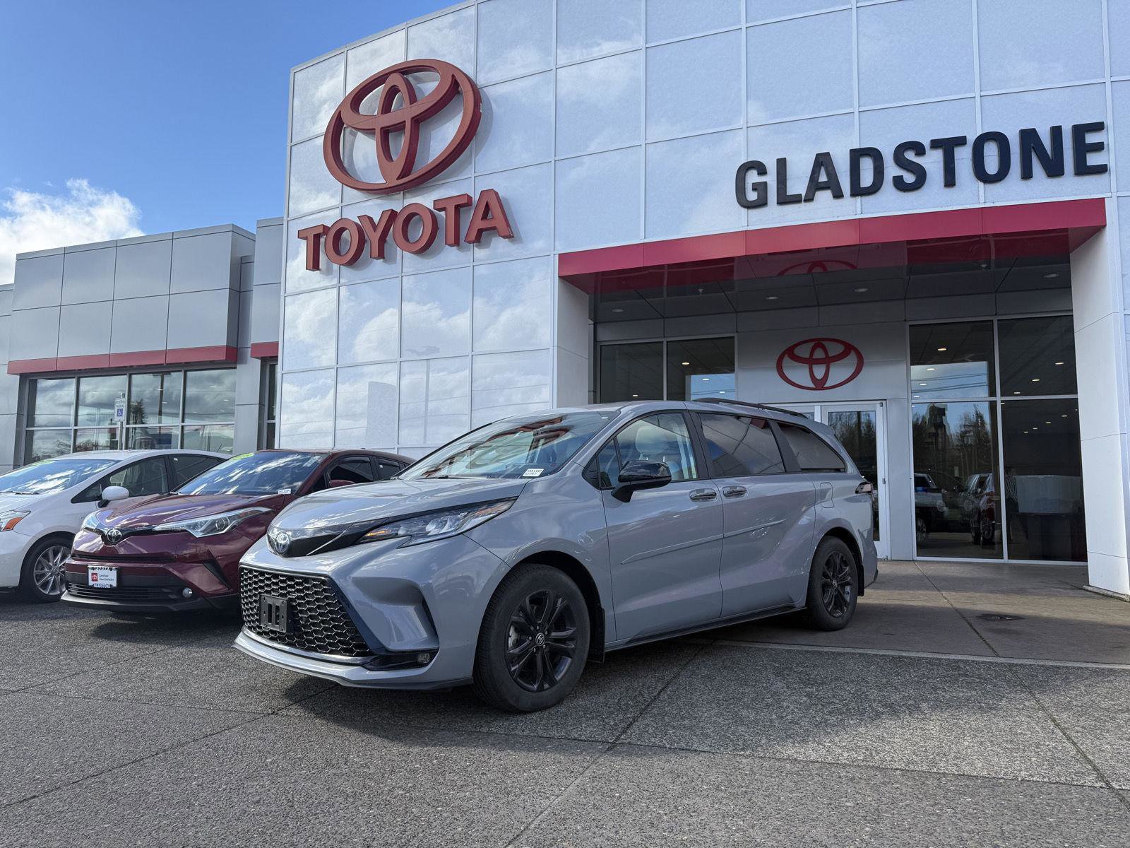 Used 2025 Toyota Sienna XSE w/ XSE Plus Package image 17