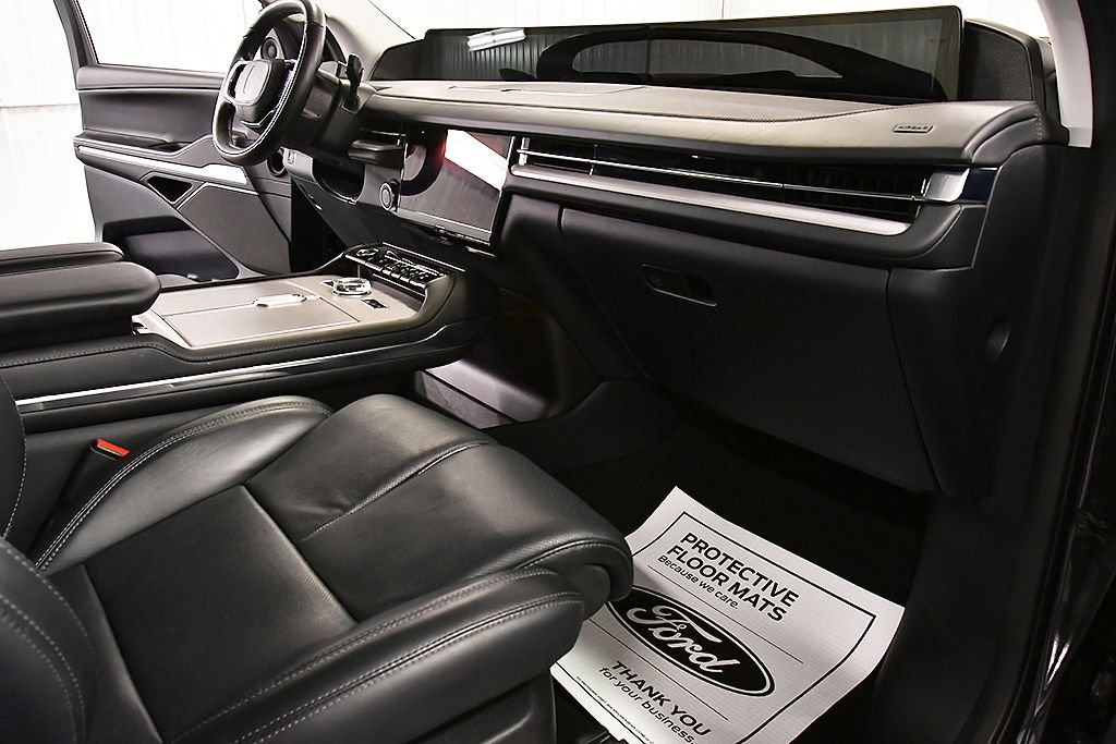 Used 2025 Lincoln Navigator Reserve AWD/4WD image 27
