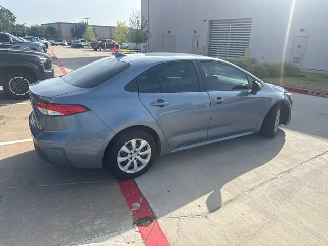 Used 2025 Toyota Corolla LE FWD image 3