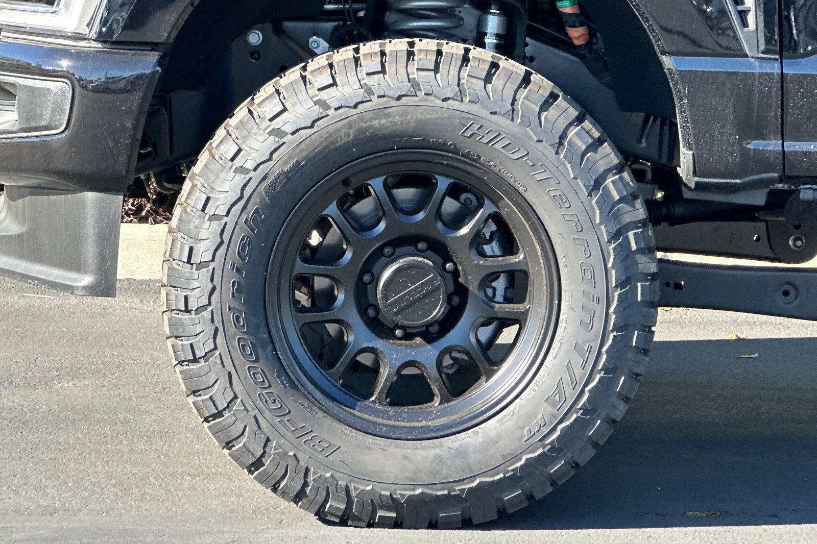 New 2025 Ford F250 Lariat w/ Black Appearance Package image 24