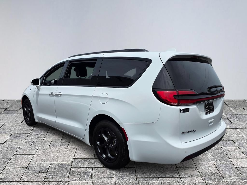 Used 2021 Chrysler Pacifica Limited w/ S Appearance Package FWD image 6