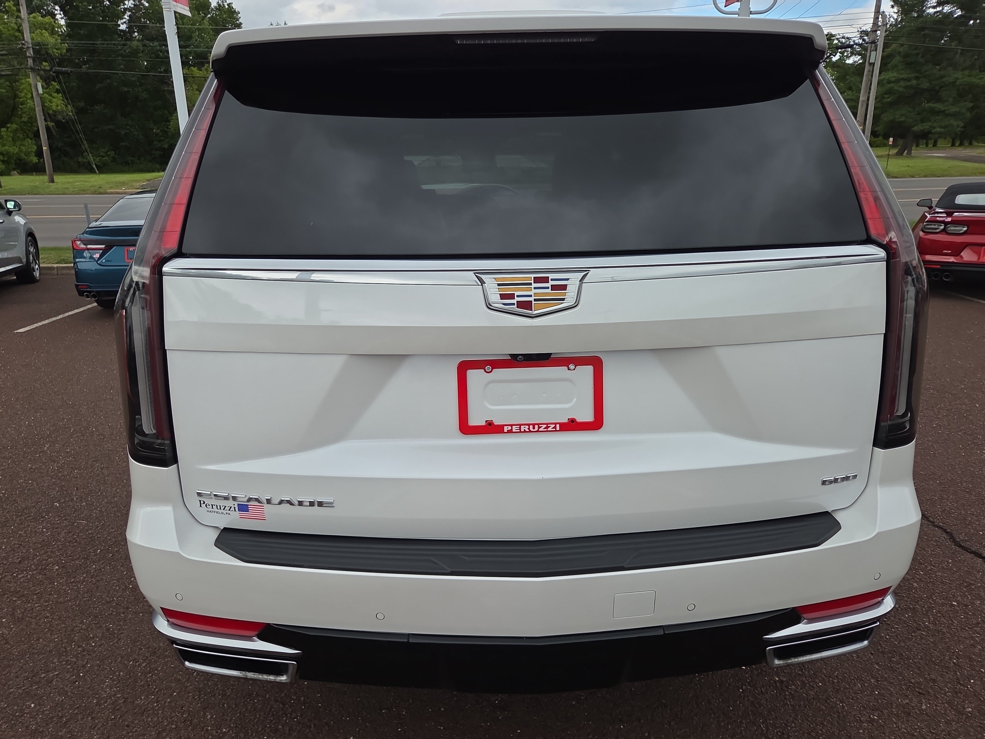 Used 2024 Cadillac Escalade Premium Luxury w/ Performance Package AWD/4WD image 4