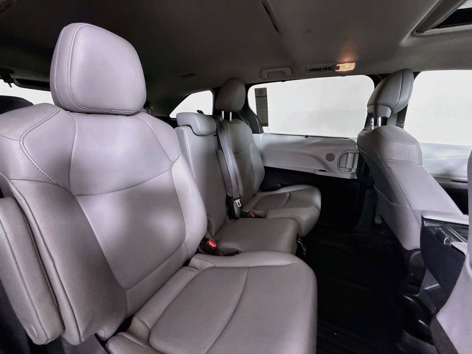 Certified 2025 Toyota Sienna XLE FWD image 40