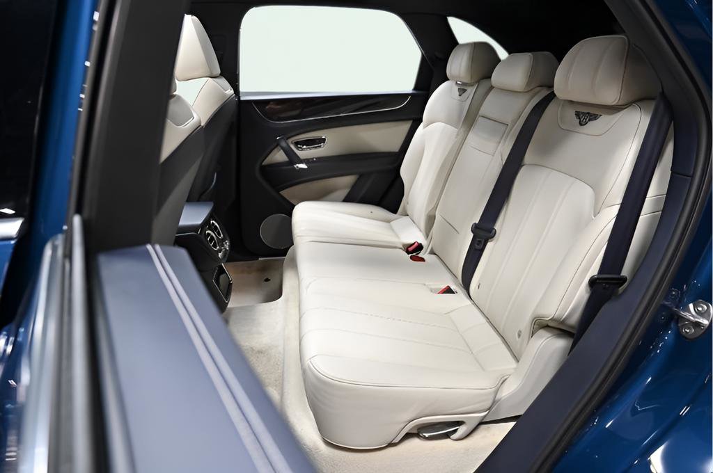 Used 2018 Bentley Bentayga image 21