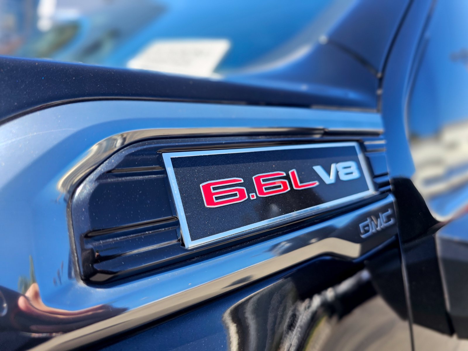 Used 2022 GMC Sierra 2500 AT4 w/ AT4 Preferred Package AWD/4WD image 4